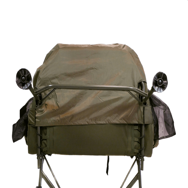 Saco de dormir para carpfishing de 3 estaciones sobre una bedchair