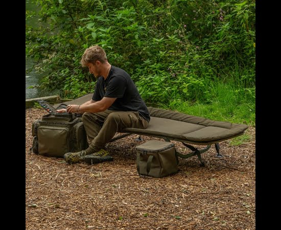 AVID CARP REVOLVE BED 1