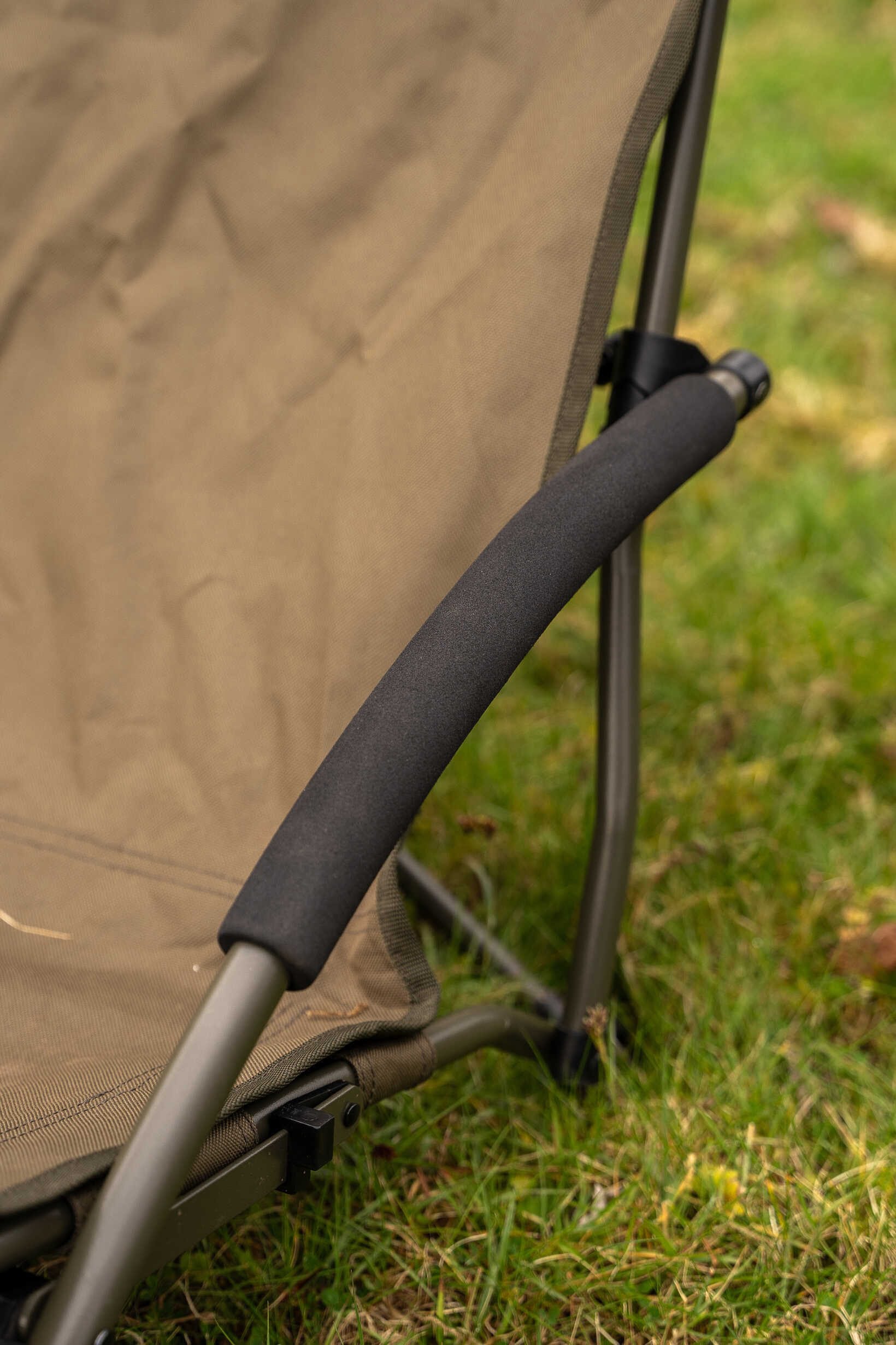 AVID CARP REVOLVE LOW CHAIR 3
