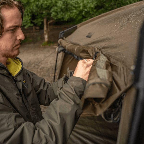 AVID CARP REVOLVE SCREEN HOUSE COMPACT 6