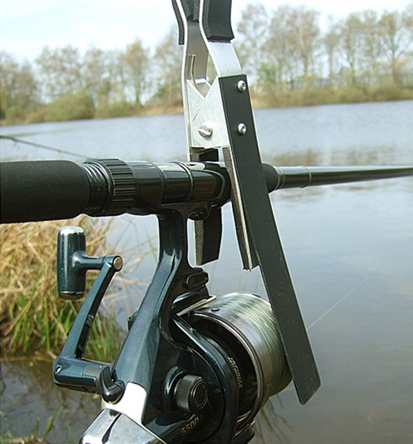 MIKADO BAIT BOAT LINE CLIP 1